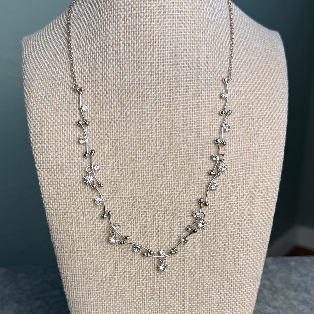Elegant Silver Necklace with Crystal Accents